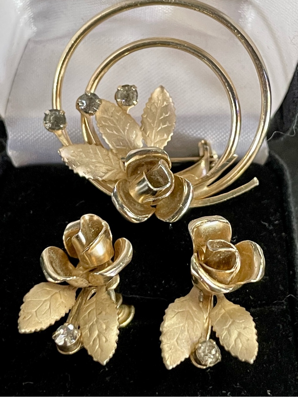 Vintage Mid Century Gold Tone Rose Demi Parure Brooch & Screw Back Earrings Set